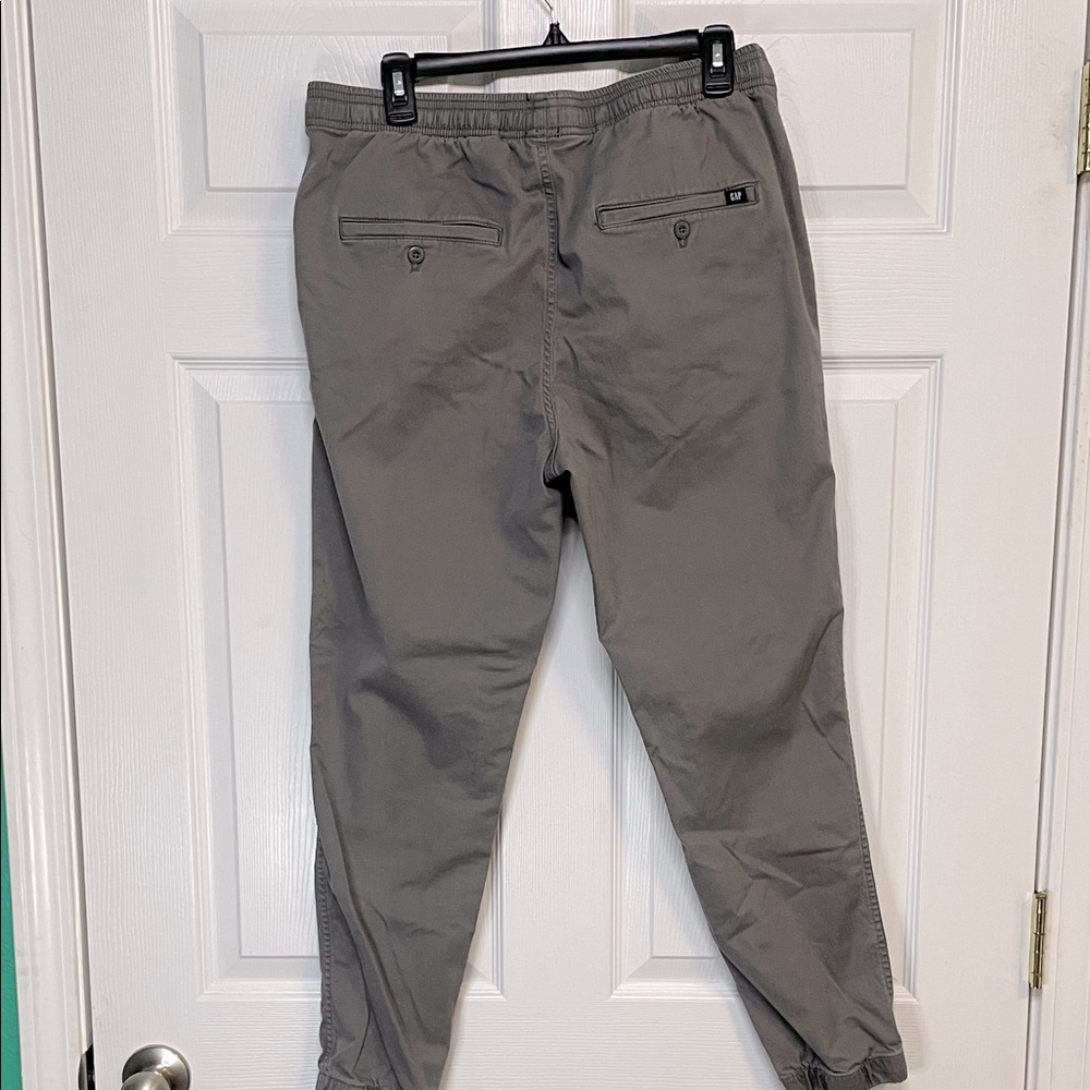 GAP Men's Gray Khaki Jogger Style Pants
